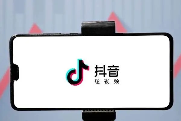 快手上线喜翻，抖音推出群聊，短视频社交会成为下一个增长点吗？